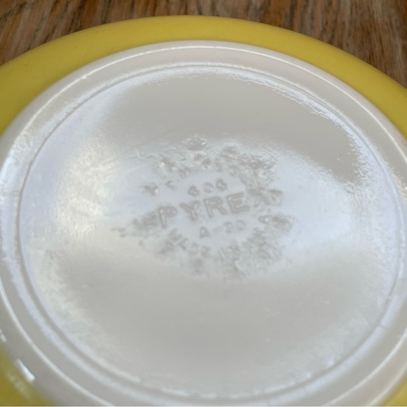 Vintage Pyrex Primary Yellow Nesting Mixing Bowl❤️ - Picture 3 of 8